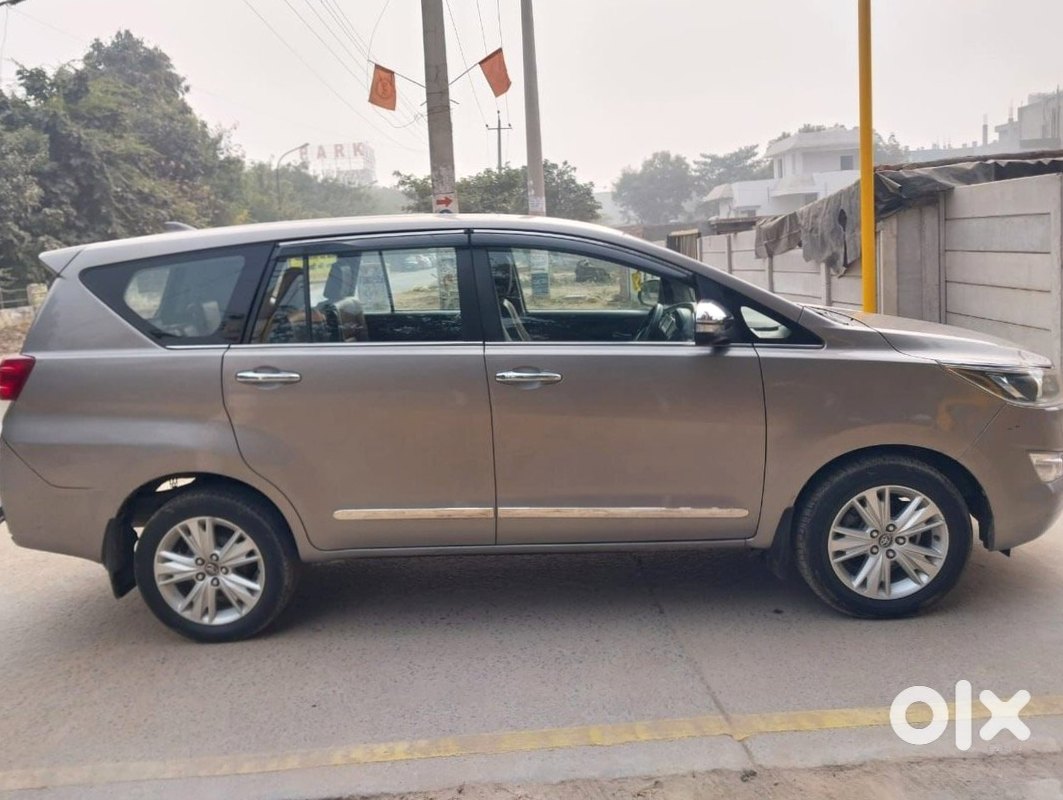 2025 Toyota Innova Crysta Petrol
