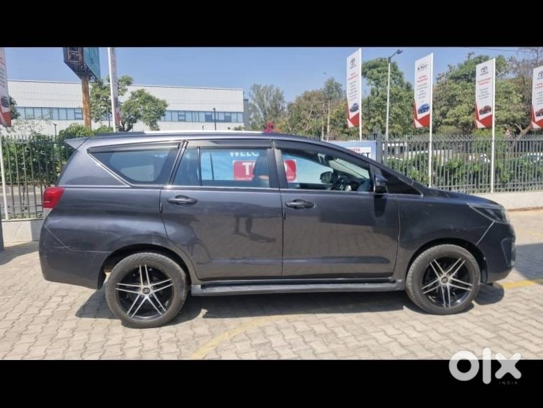 Toyota Innova Crysta 2023 - Like New