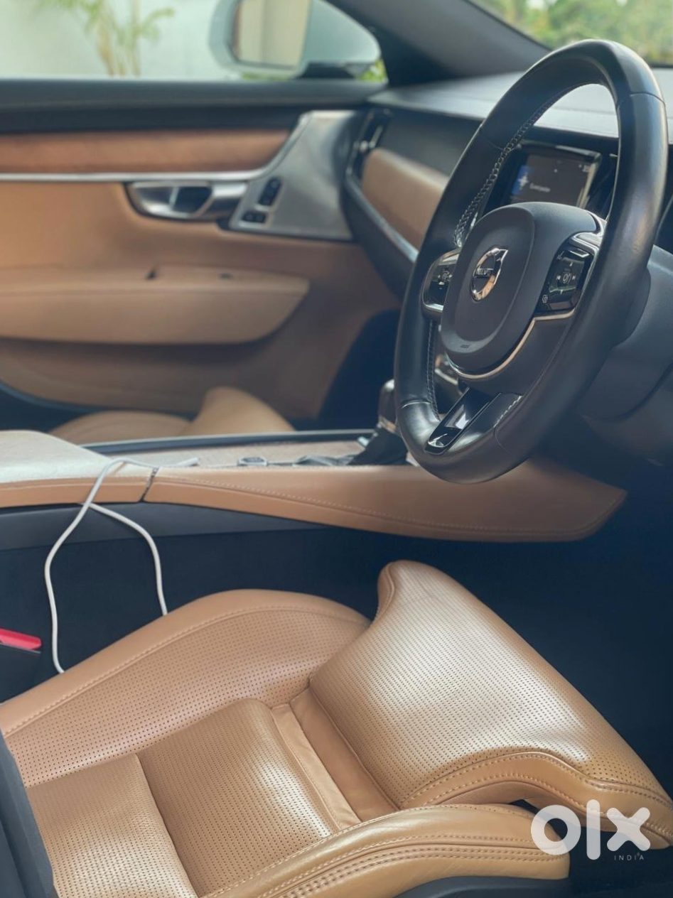 2017 Volvo S90 - Luxury Sedan