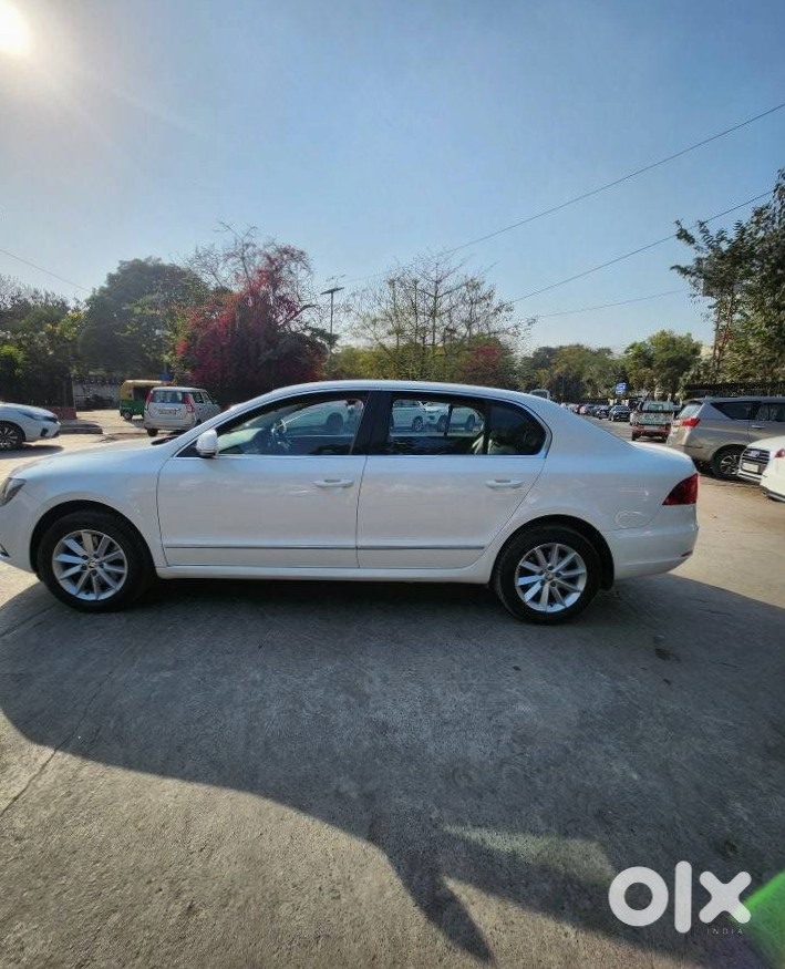 Skoda Superb 2015 Petrol Manual Luxury Sedan