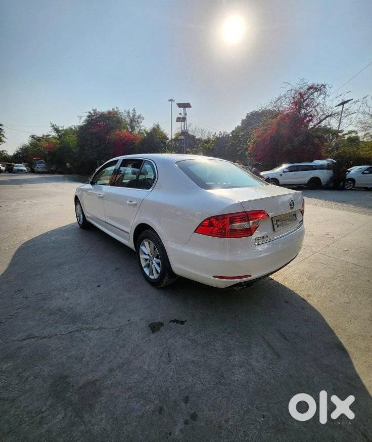 Skoda Superb 2015 Petrol Manual Luxury Sedan