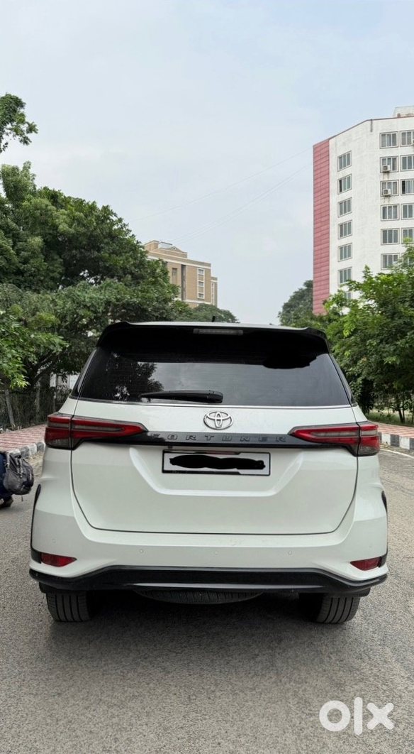 2019 Toyota Legender 4x2 - Premium Suv