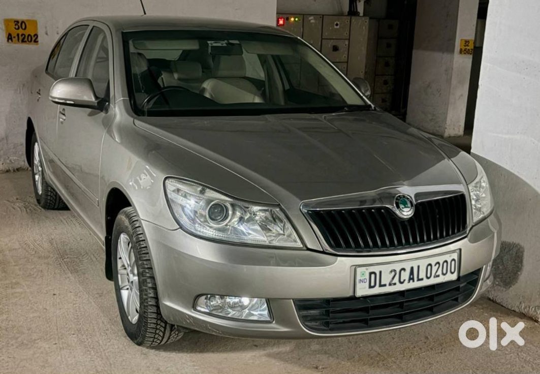 Skoda Laura 2011 Petrol
