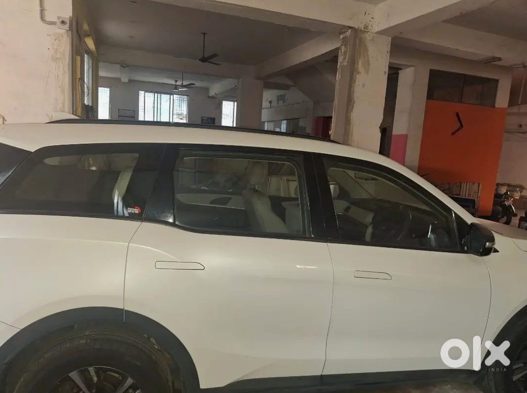 2025 Mahindra Xuv700 - Barely Driven