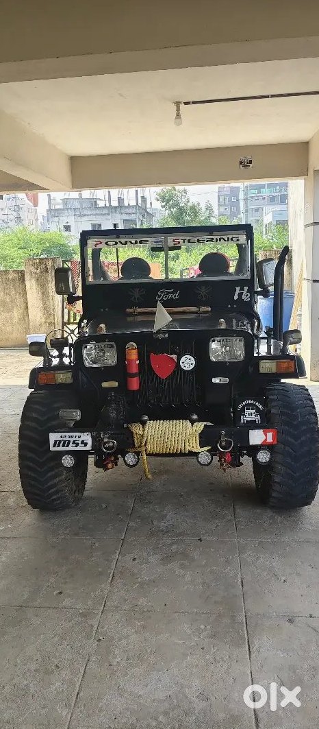 2025 Mahindra Jeep Petrol Automatic