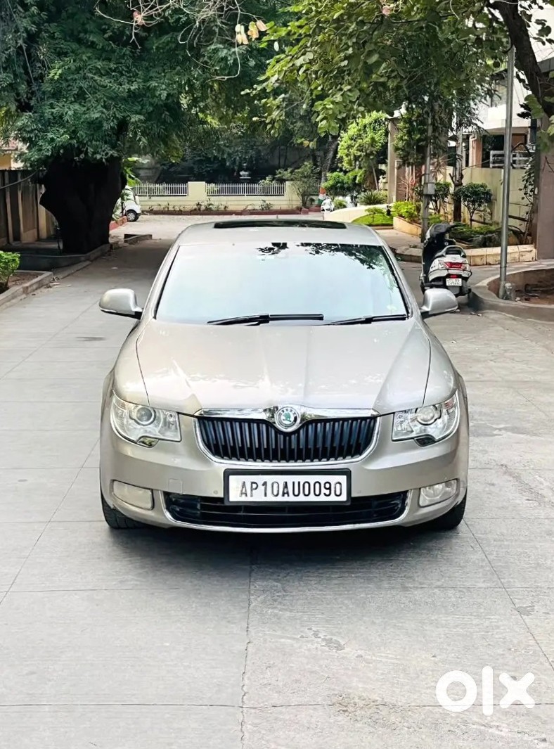 Skoda Superb 2015 - Luxury Sedan