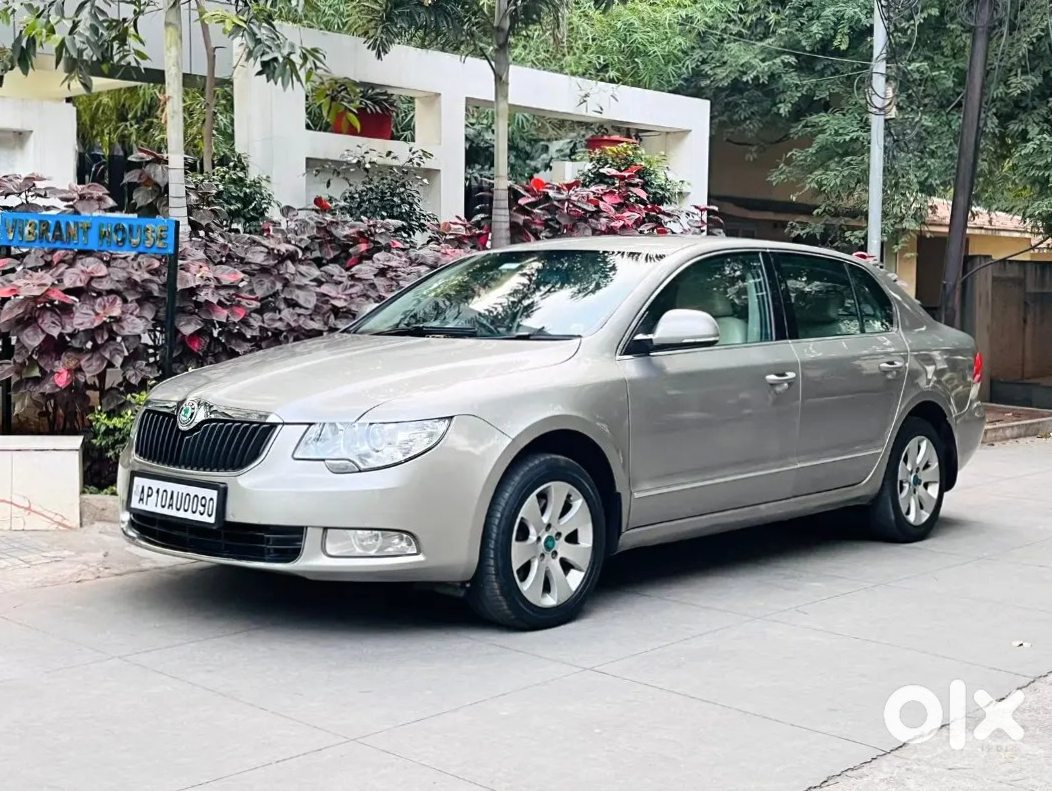 Skoda Superb 2015 - Luxury Sedan