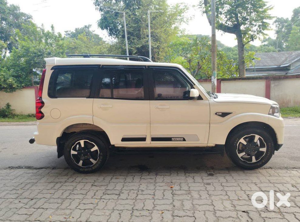 Mahindra Scorpio Classic 2023 Petrol Manual