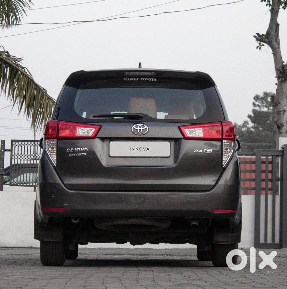 2025 Toyota Innova Crysta | Just 6.7k Km