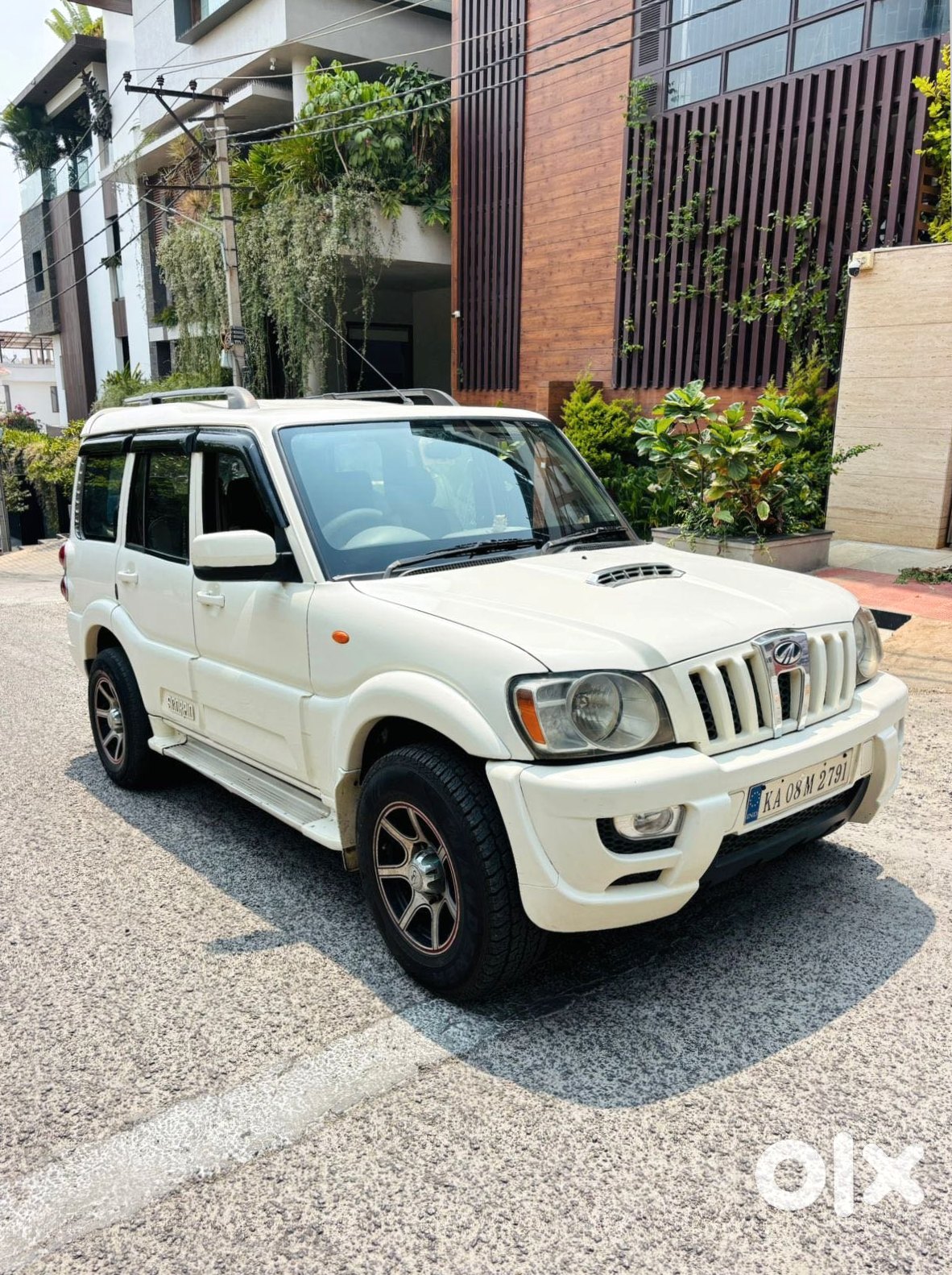 2014 Mahindra Scorpio - Diesel Manual