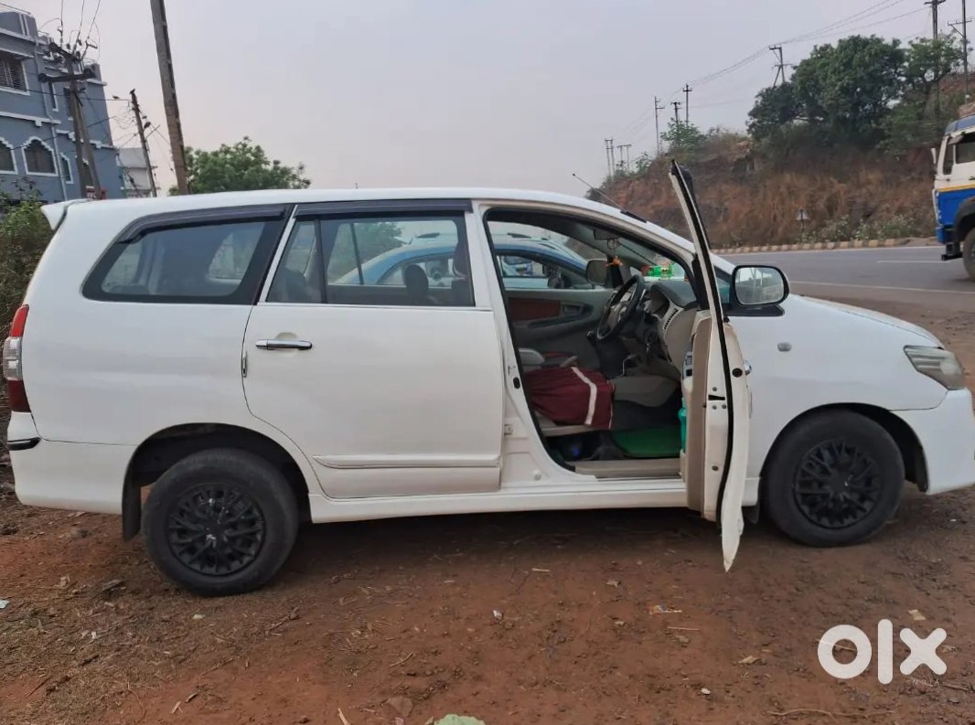 Toyota Innova 2012 Cng