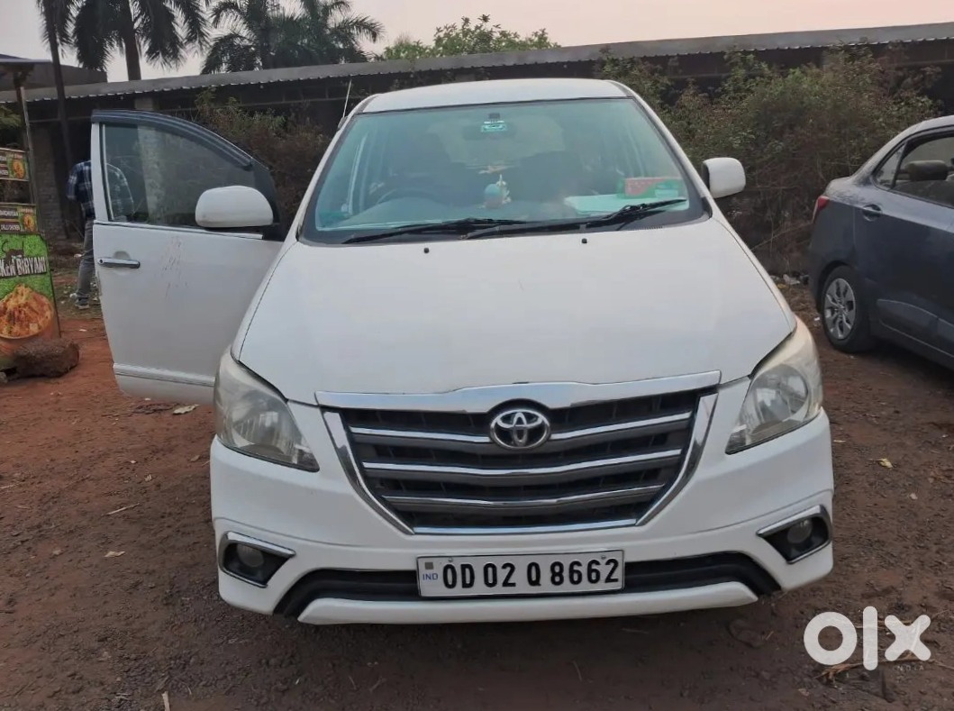 Toyota Innova 2012 Cng