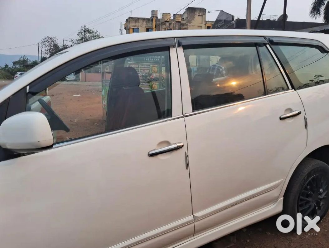 Toyota Innova 2012 Cng