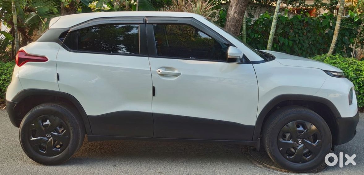 2023 Tata Punch Petrol Manual