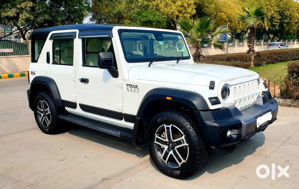 2025 Mahindra Thar Roxx Petrol Manual