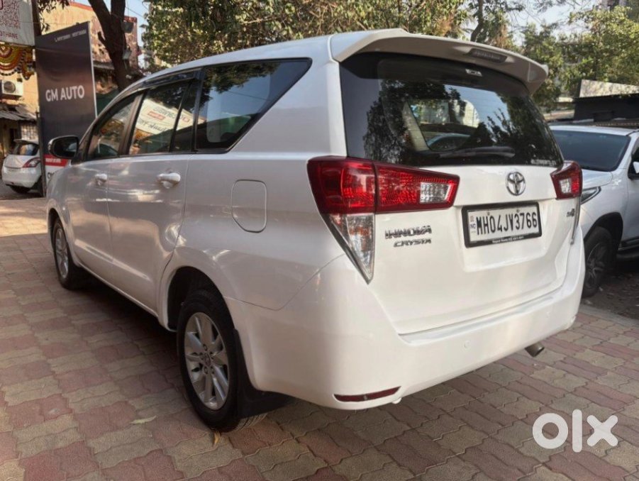 2025 Toyota Innova Crysta Cng