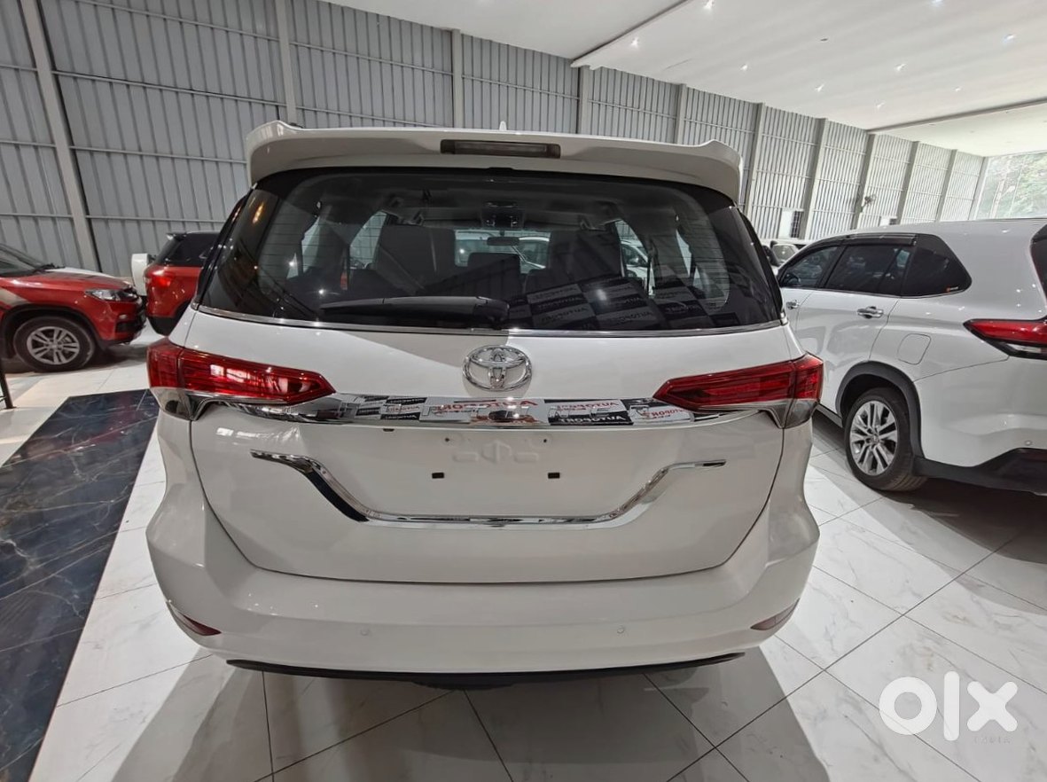 2025 Toyota Fortuner - Petrol Manual