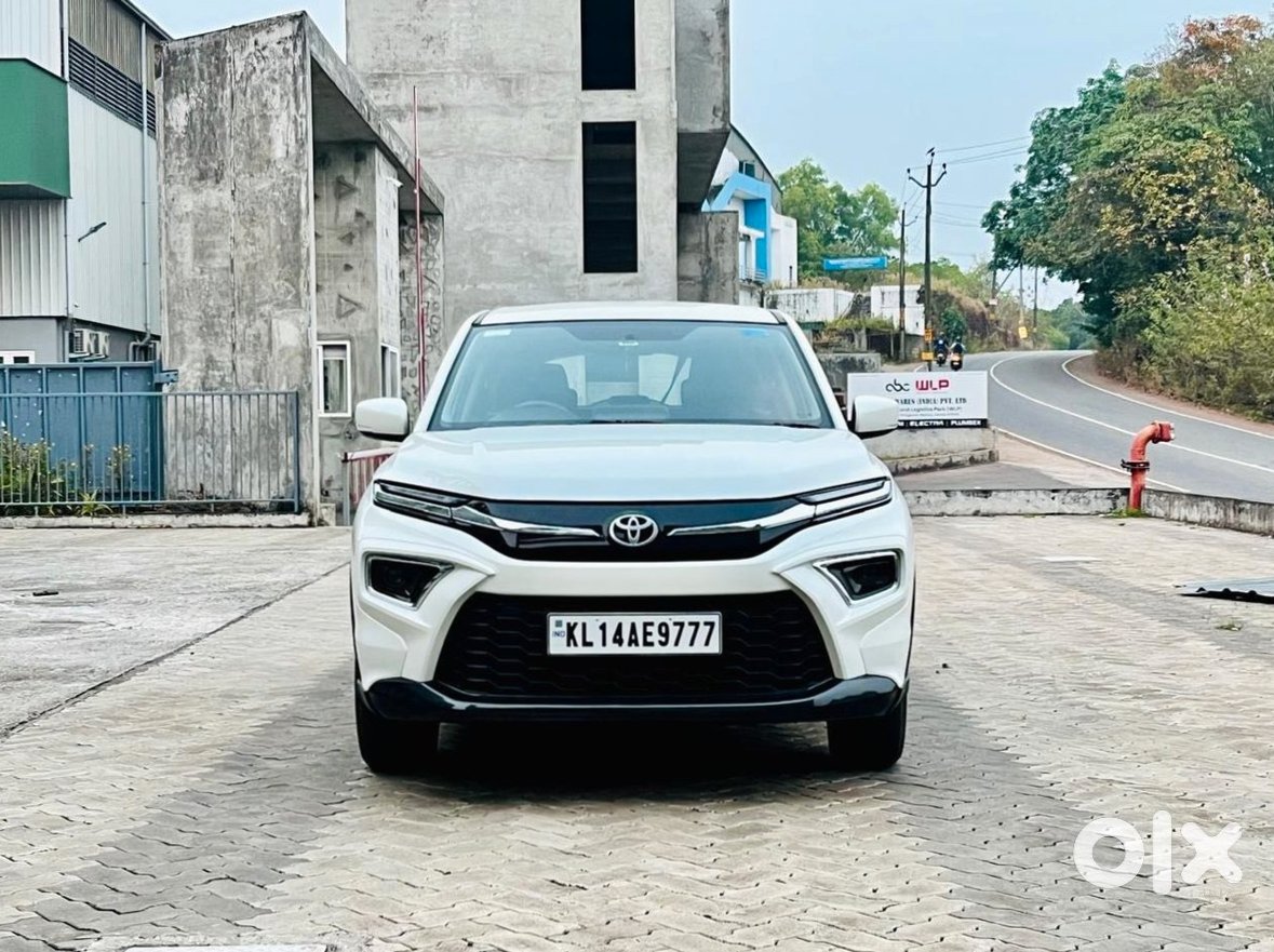 Toyota Urban Cruiser Hyryder Manual - Family Car