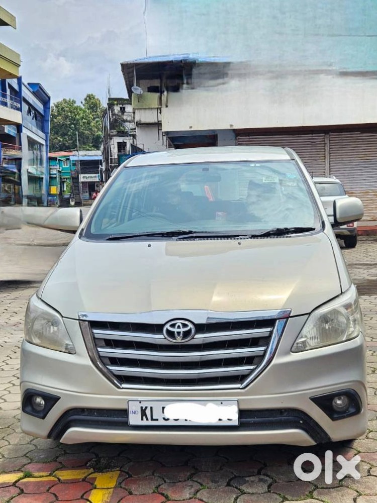 Toyota Innova 2012 - Family Used Vehicle