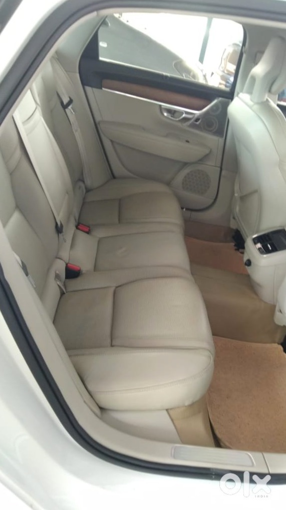 2017 Volvo S90 - Luxury Sedan