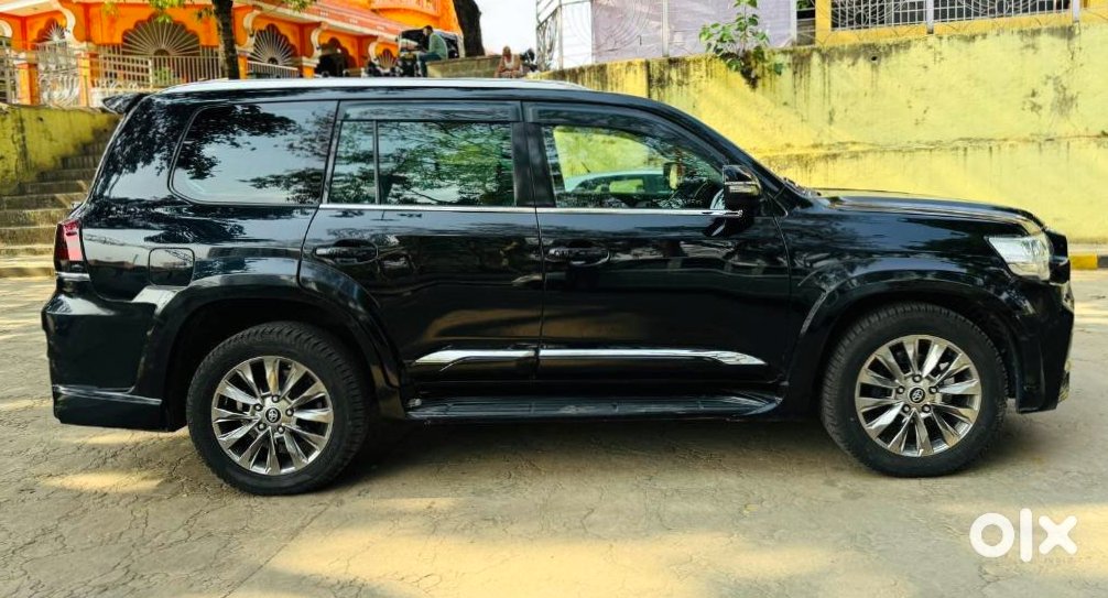2011 Toyota Land Cruiser | Premium Suv
