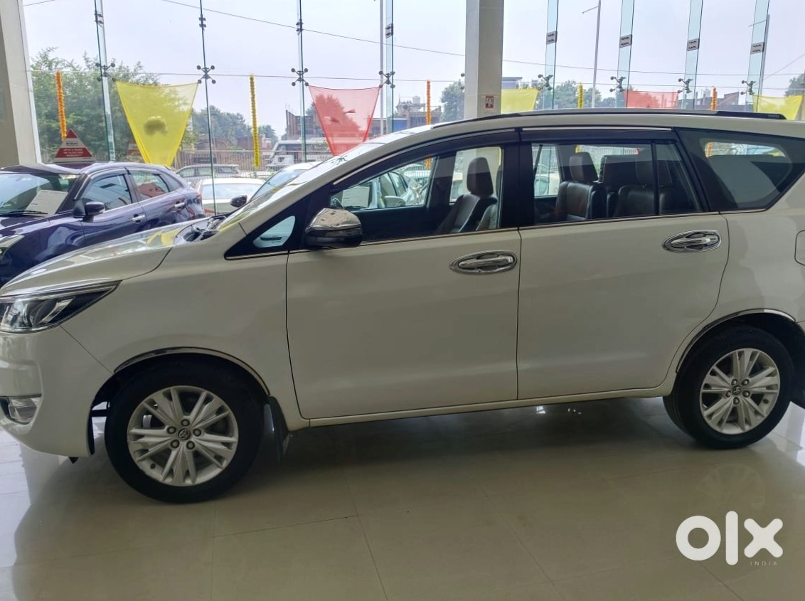 Toyota Innova Crysta 2024 Cng Manual - Premium Family Car