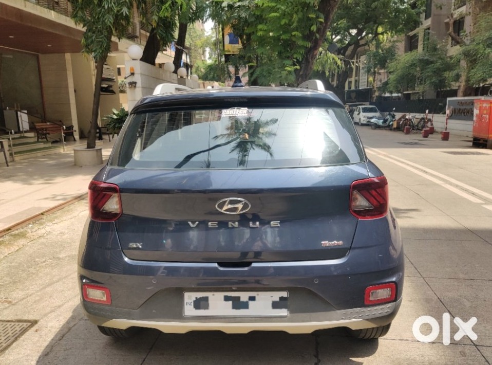 Hyundai Venue Cng Automatic - Office Use Car