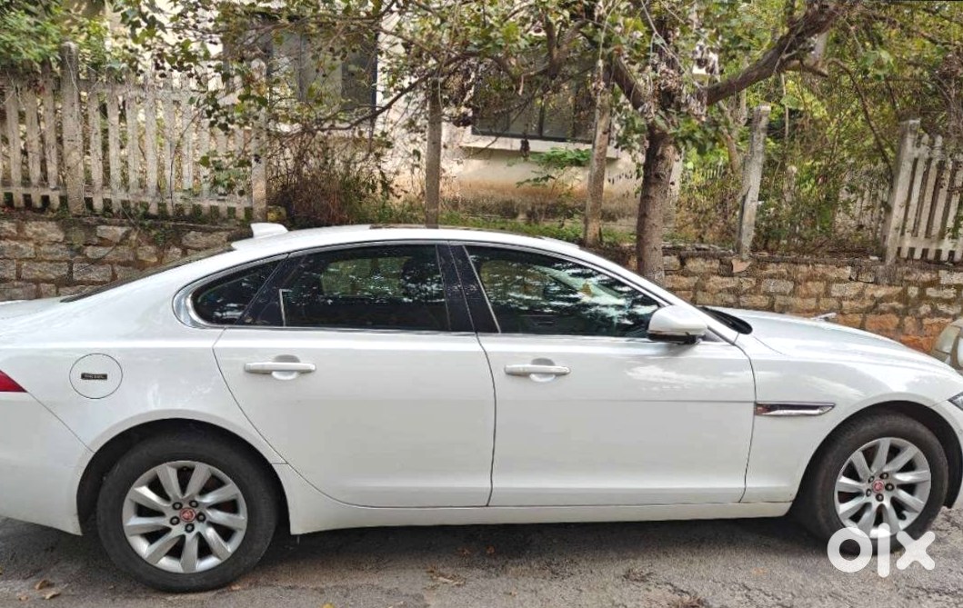 Luxury Jaguar Xf Sedan