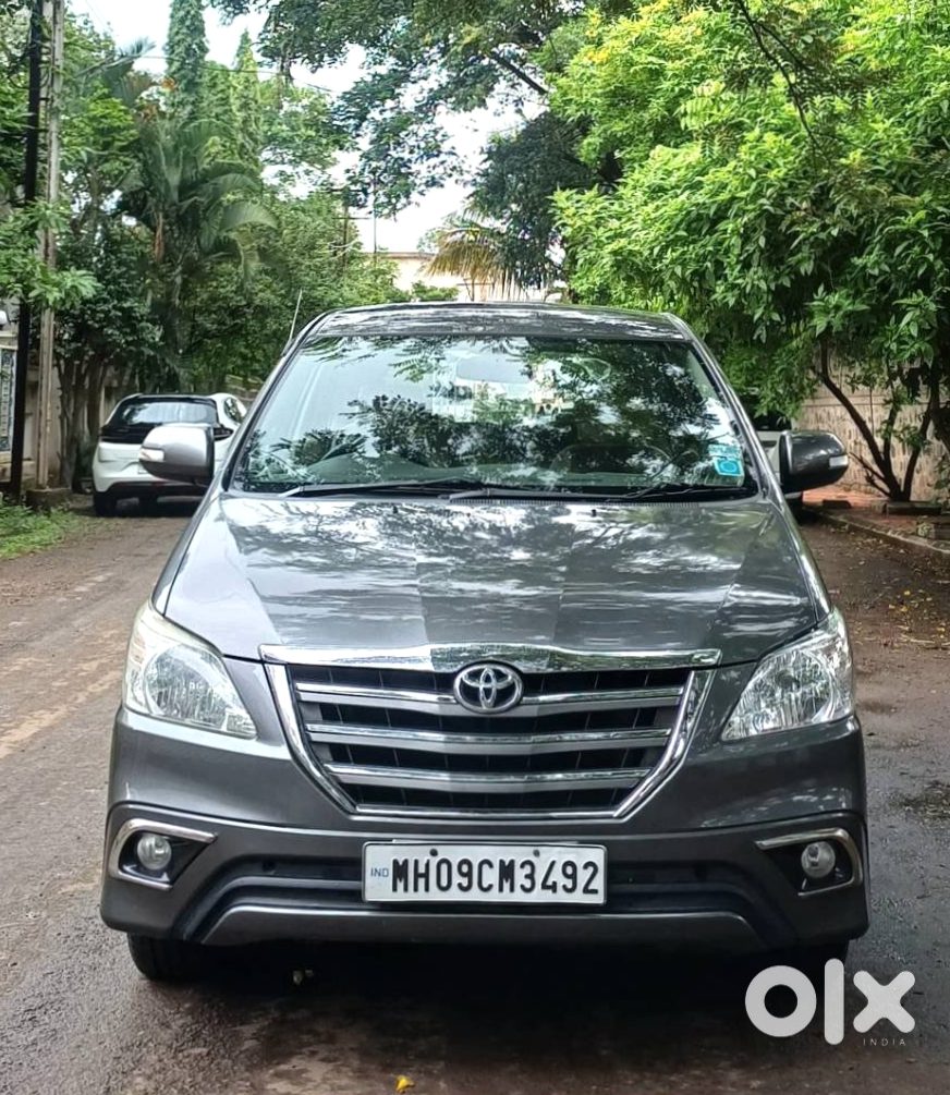 Innova 2011 Petrol - Spacious Suv