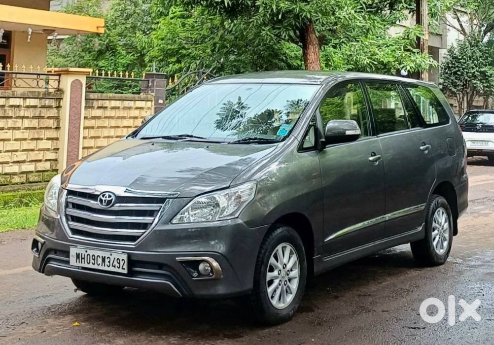 Innova 2011 Petrol - Spacious Suv