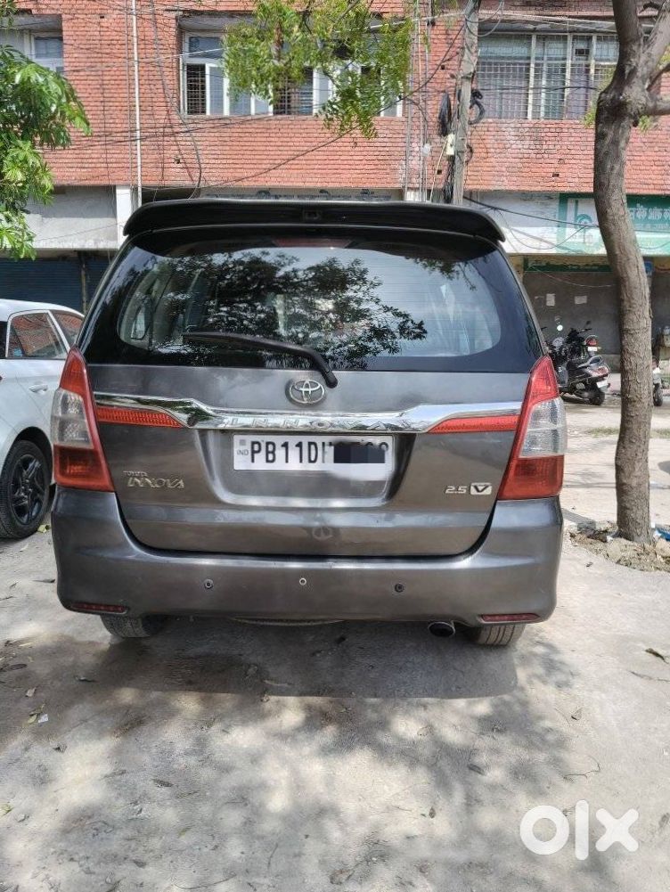 Toyota Innova 2011 - Family Car