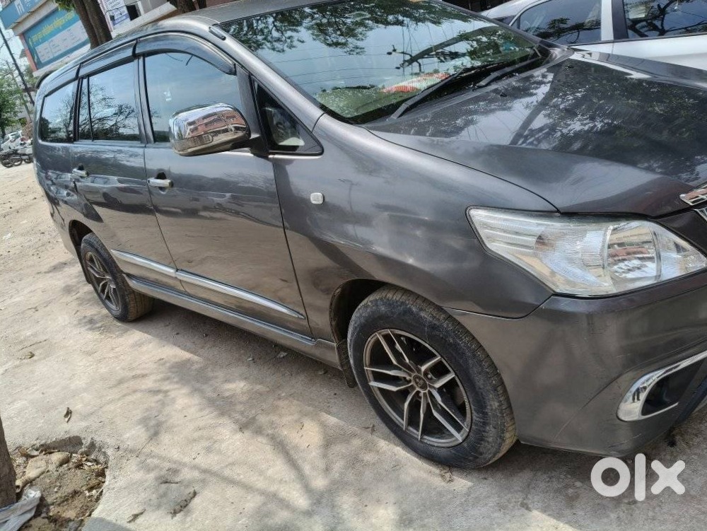 Toyota Innova 2011 - Family Car