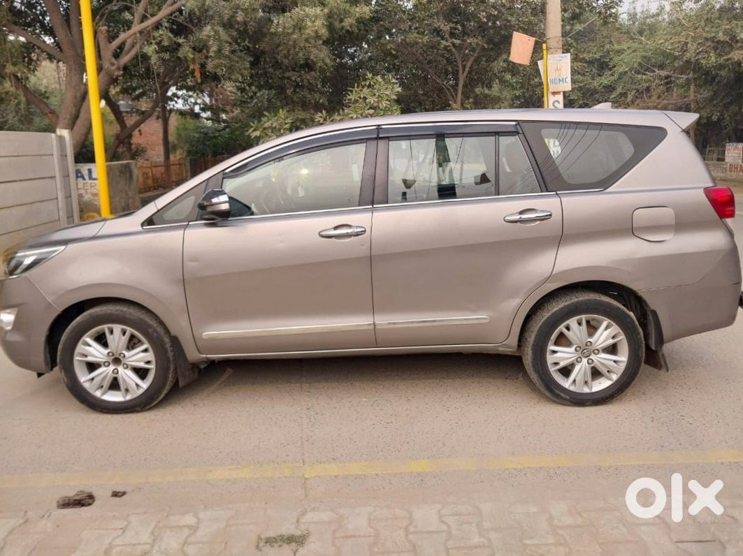 Toyota Innova Crysta 2020 - Family Car