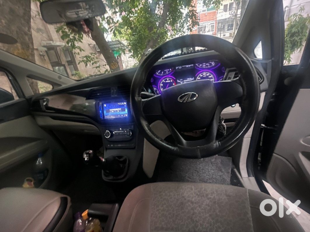2017 Mahindra Marazzo Electric Manual