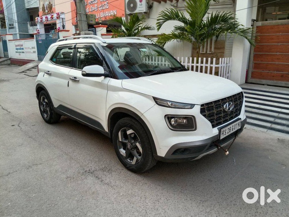 Hyundai Venue 2020 - Almost New Condition