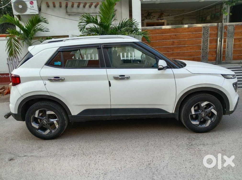 Hyundai Venue 2020 - Almost New Condition