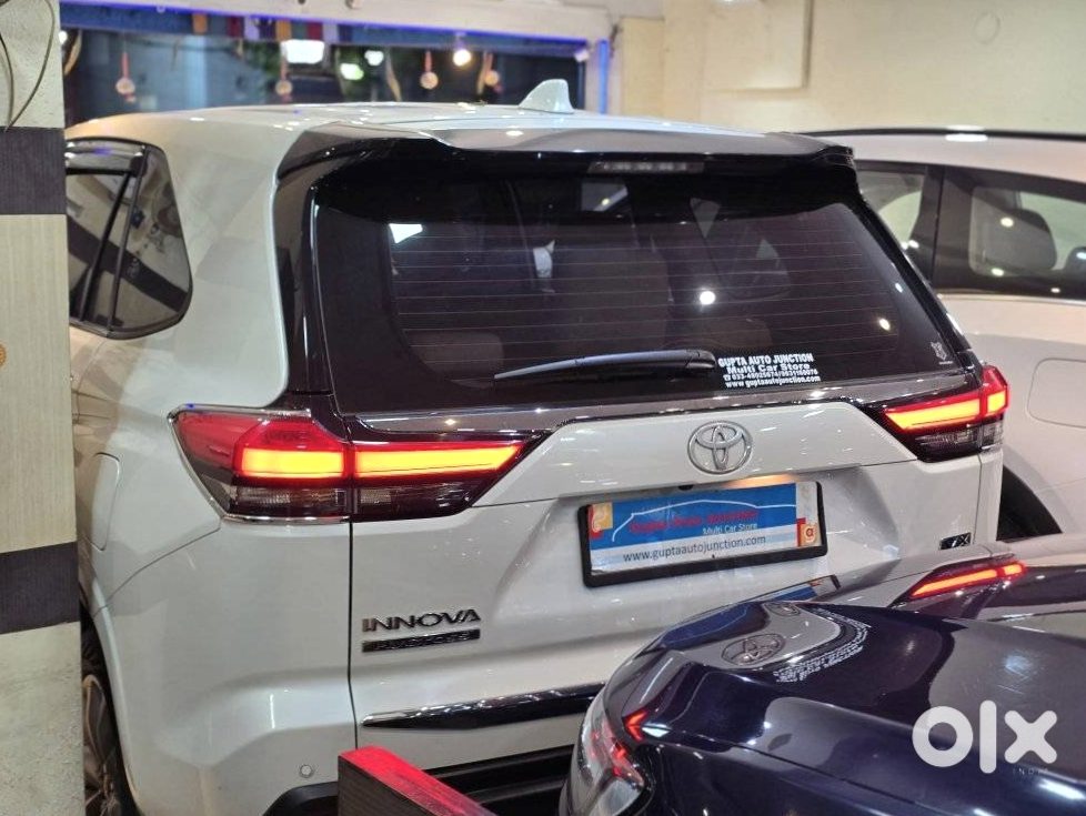 Toyota Innova Hycross 2023 Premium