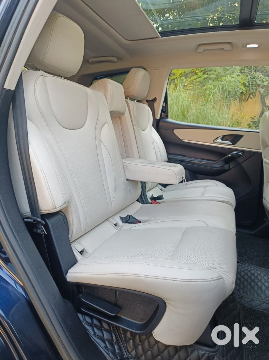 2023 Mahindra Xuv700 | Practically New