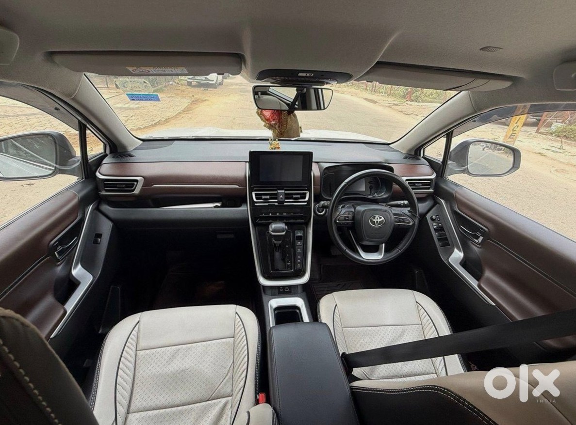 2025 Toyota Innova Hycross - Premium Family Car