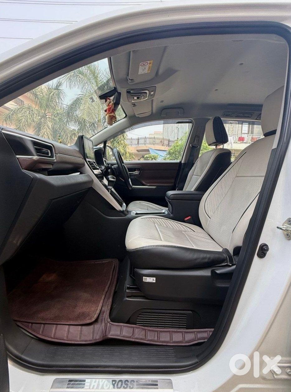 2025 Toyota Innova Hycross - Premium Family Car