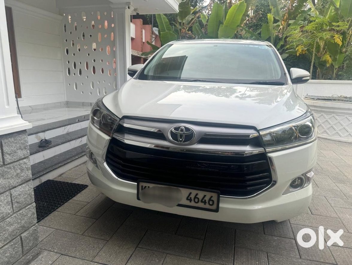 Toyota Innova Crysta 2013 - Family Car