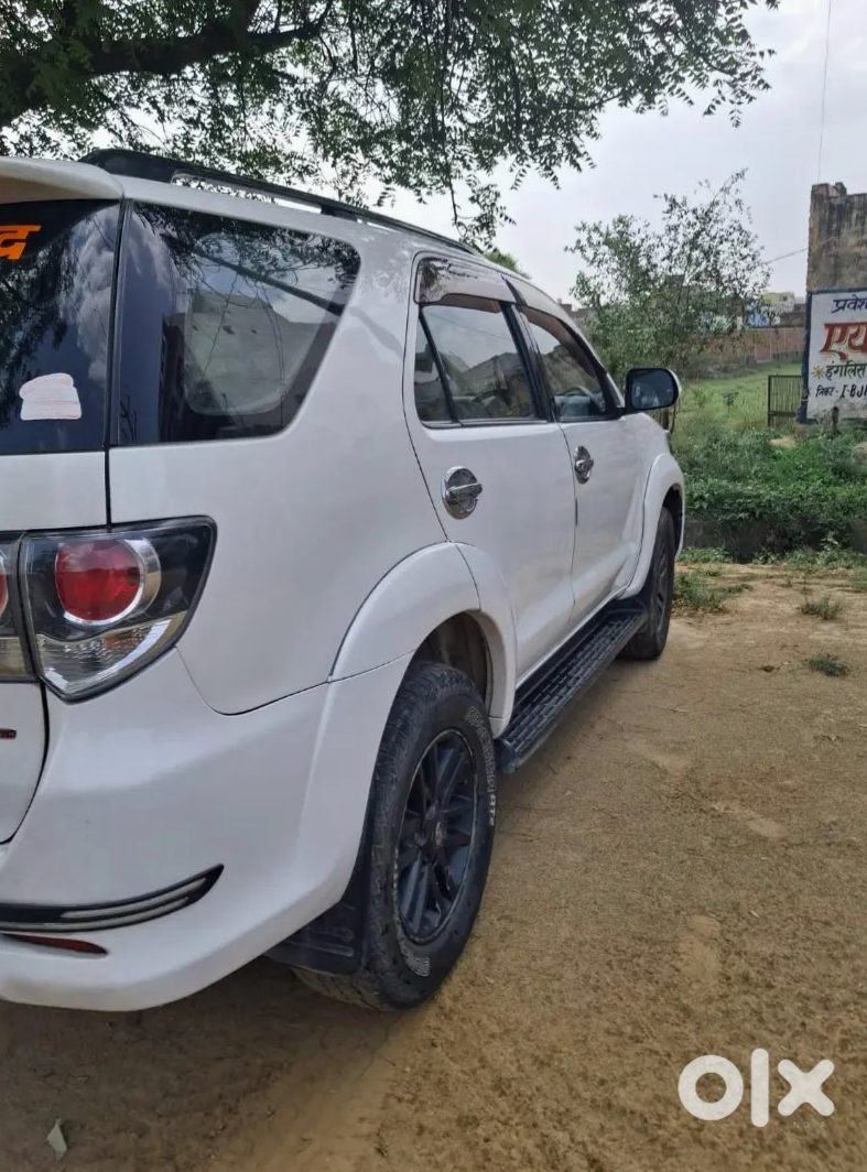 2020 Toyota Legender 4x2 - Premium