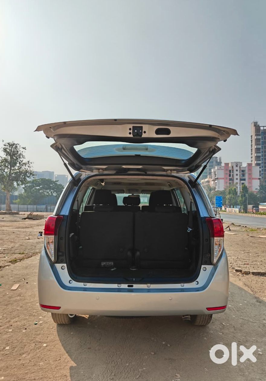 2025 Toyota Innova Crysta - Almost New