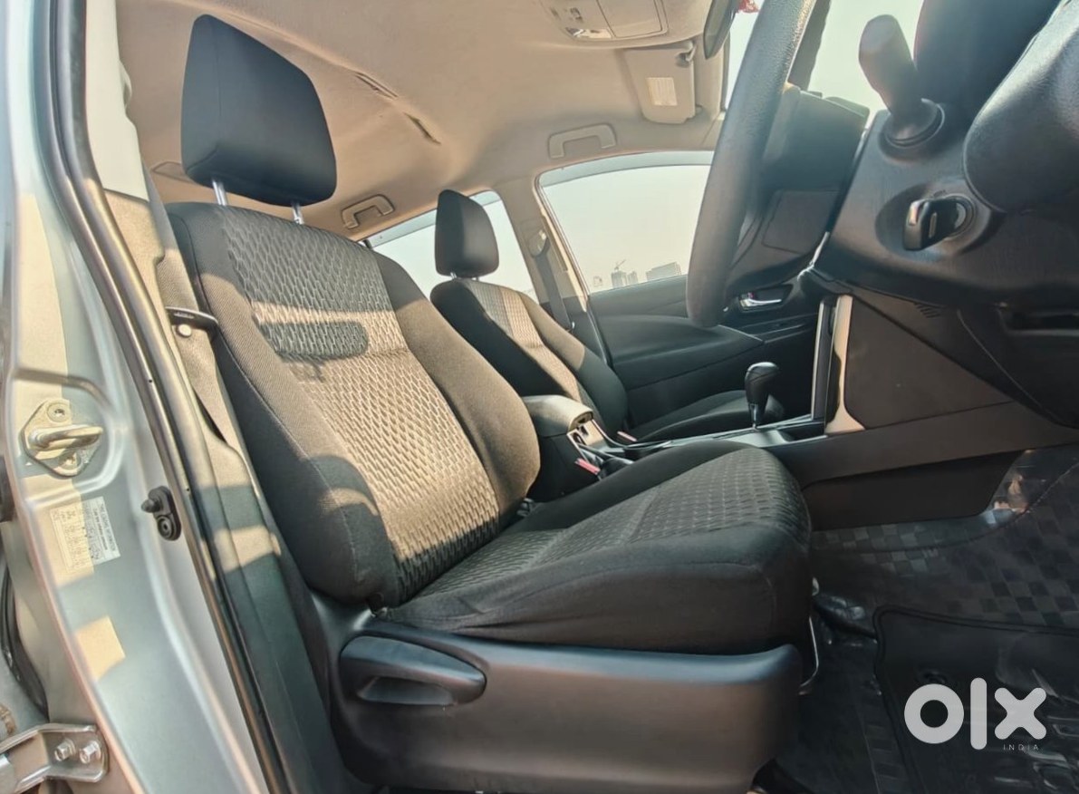 2025 Toyota Innova Crysta - Almost New