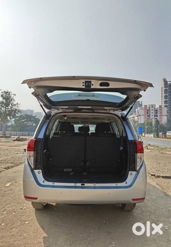 2025 Toyota Innova Crysta - Almost New