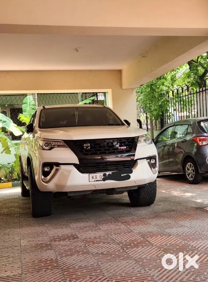 Toyota Fortuner Legender
