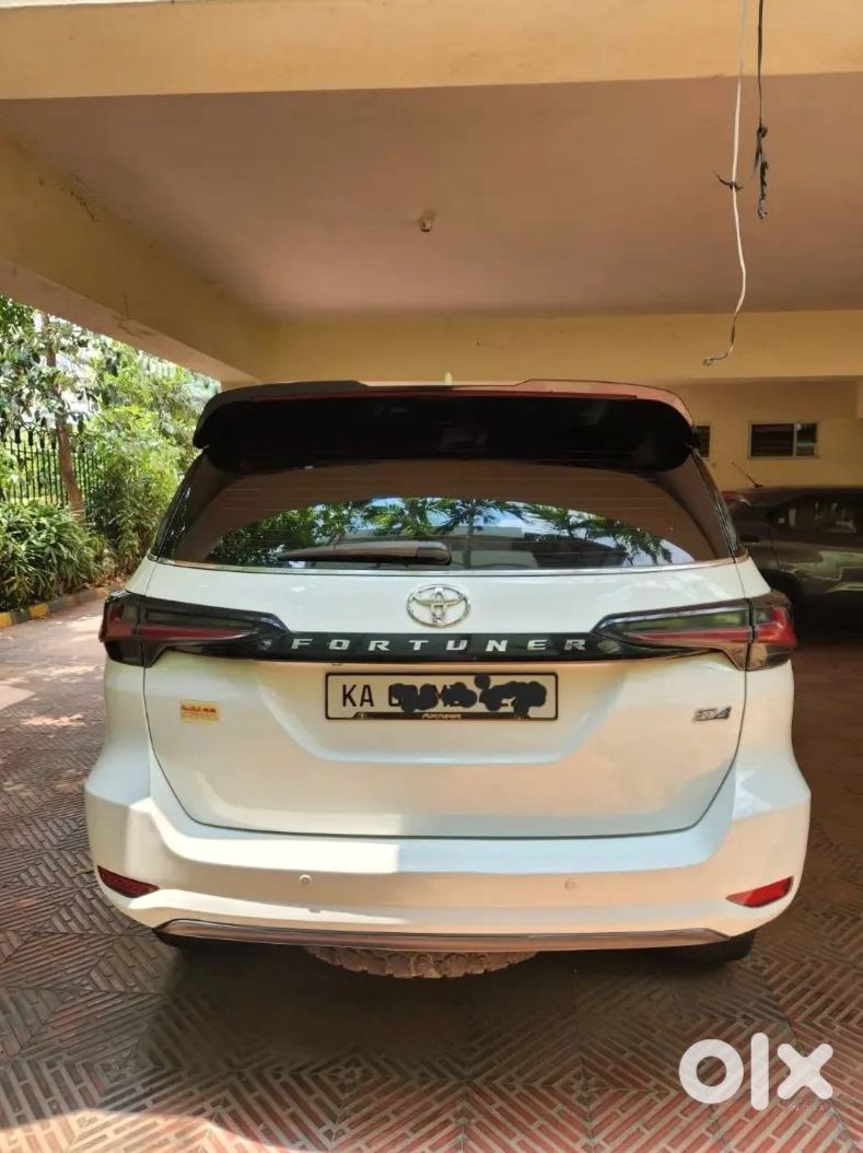 Toyota Fortuner Legender