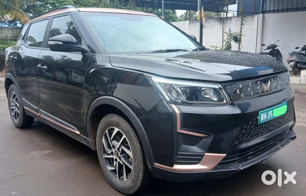 2025 Mahindra Xuv400 Ev - Barely Used