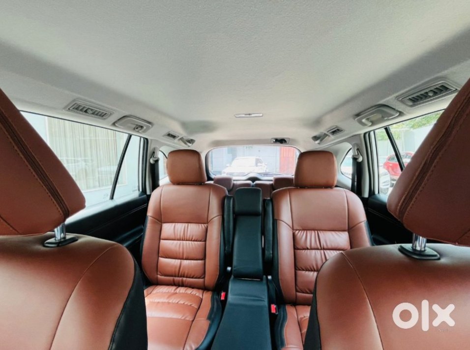 Toyota Innova Hycross 2025 - Almost New