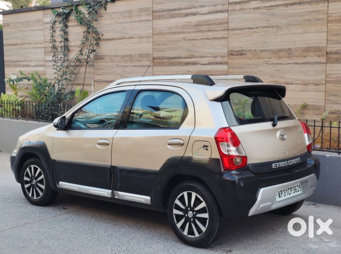 Toyota Etios Cross 2015